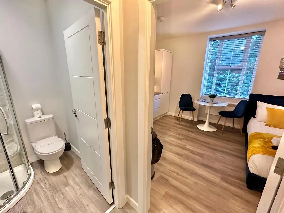 Serenity Retreat - Tranquil Apartment Close To Beach Bournemouth