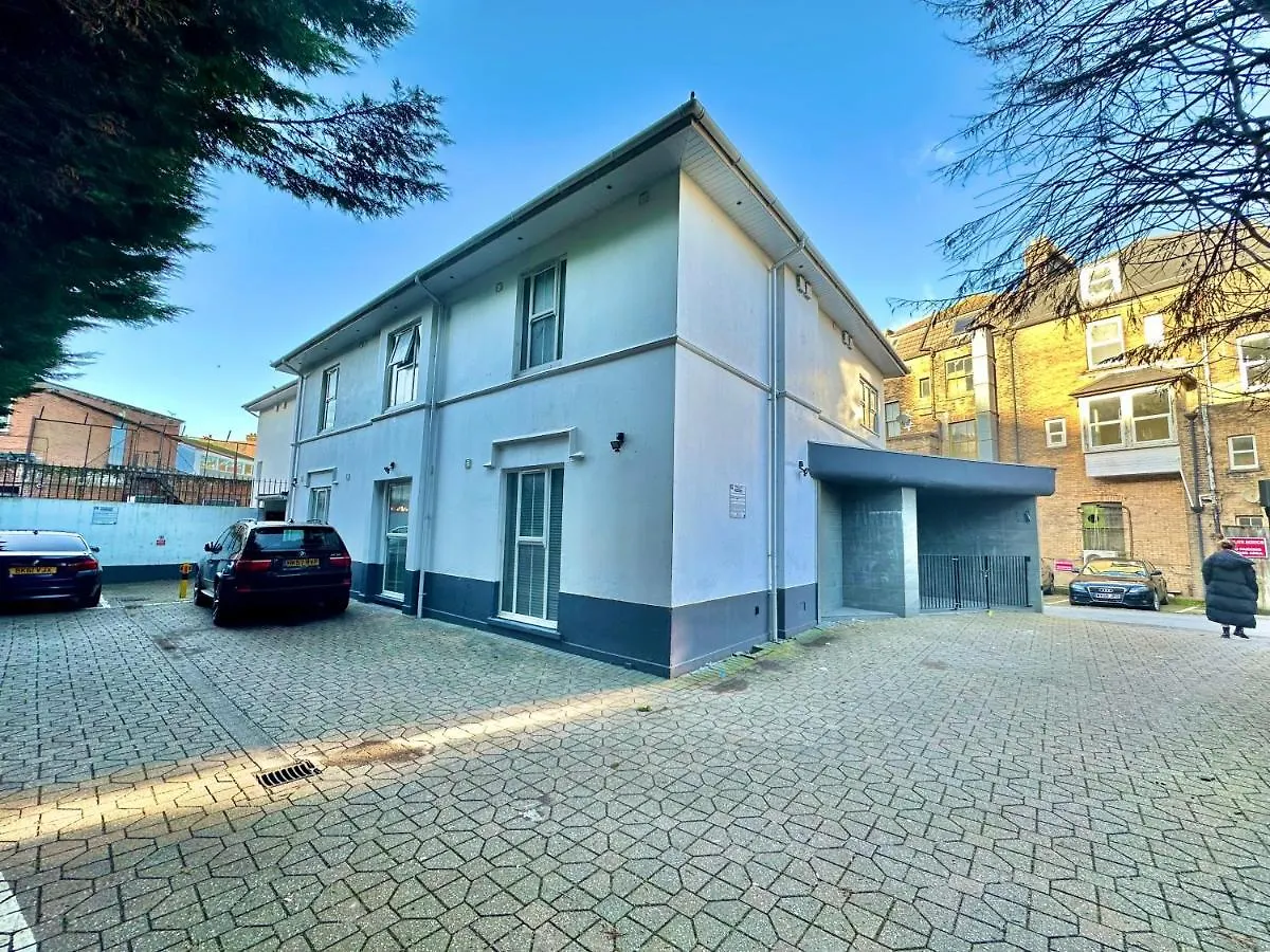 Serenity Retreat - Tranquil Apartment Close To Beach Bournemouth